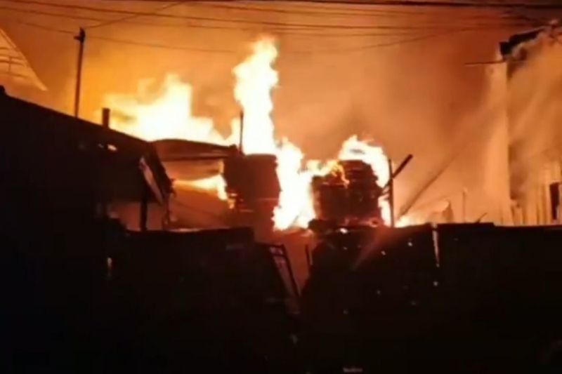 17 Unit Damkar Padamkan Kebakaran Hebat di Cipinang, Jakarta Timur