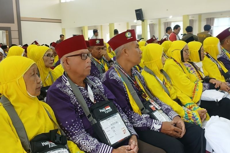 267 Calon Haji Jambi Kloter 13 Berangkat ke Tanah Suci