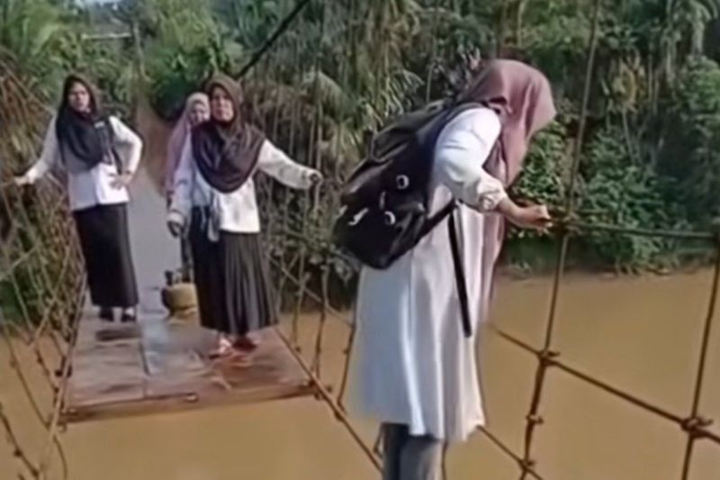 Jembatan Gantung Limbur Dalam Perbaikan, Pemkab Merangin Imbau Warga Gunakan Jalan Alternatif