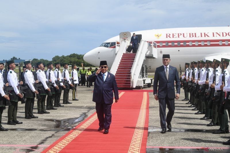 Kehormatan Tinggi: Putra Mahkota Brunei Antar Presiden Prabowo ke Istana Nurul Iman
