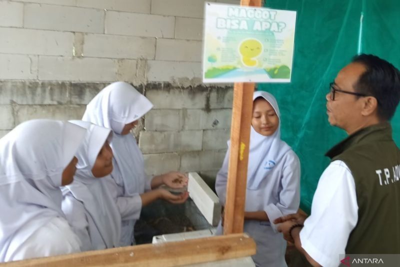 37 Sekolah di Kabupaten Bekasi Diverifikasi untuk Program Adiwiyata 2025