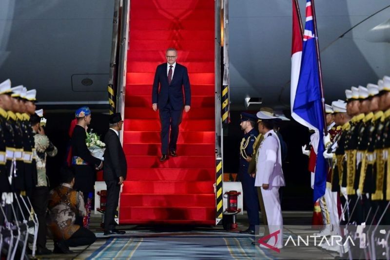 PM Australia Tiba di Indonesia, Disambut Presiden Prabowo di Istana Merdeka