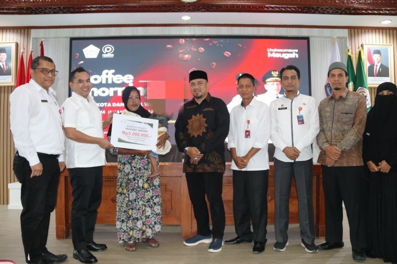 Pemko Lhokseumawe Bantu Biaya Berobat Balita Penderita Jantung Bocor