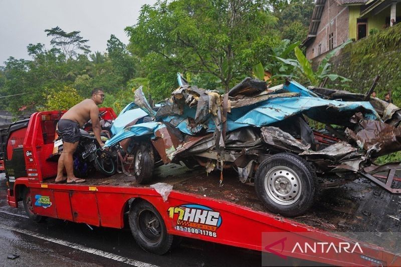 Polisi Larang Truk Sumbu Tiga Lewat Jalan Magelang-Purworejo Pasca Kecelakaan Maut