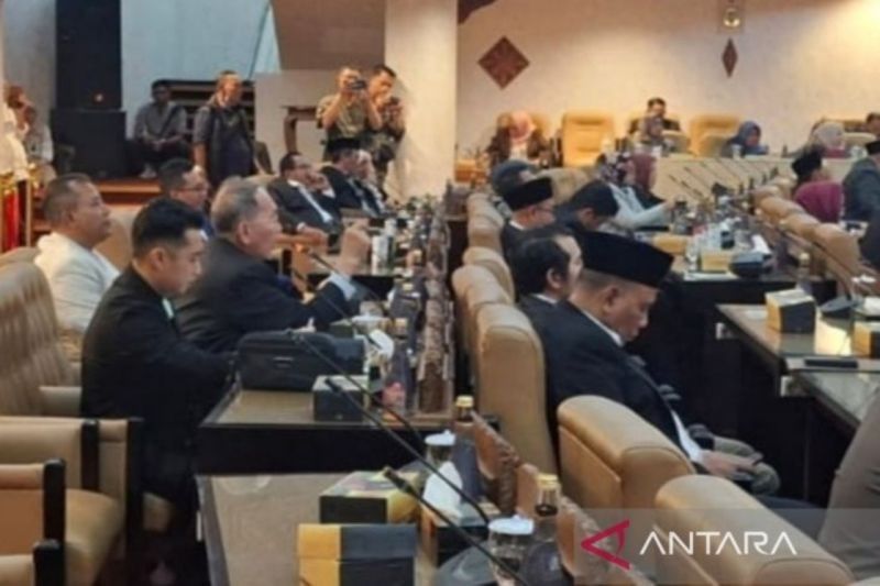 Walk Out Fraksi Golkar Warnai Sidang Paripurna DPRD Jatim