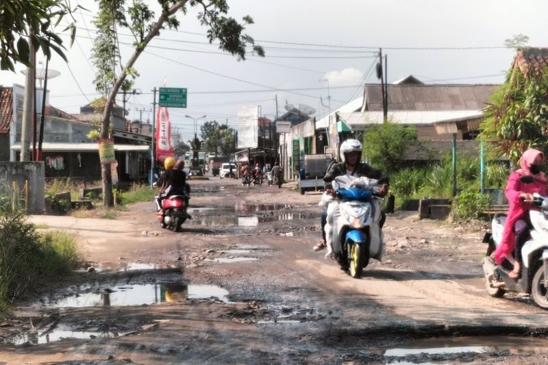 Lampung Selatan Fokus Perbaikan Jalan Rusak Parah: Prioritaskan Aksesibilitas Ekonomi Masyarakat