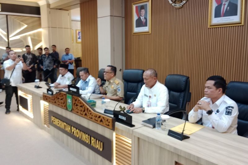 Wamenaker Sarankan Pidana Perusahaan yang Tahan Ijazah Mantan Karyawan