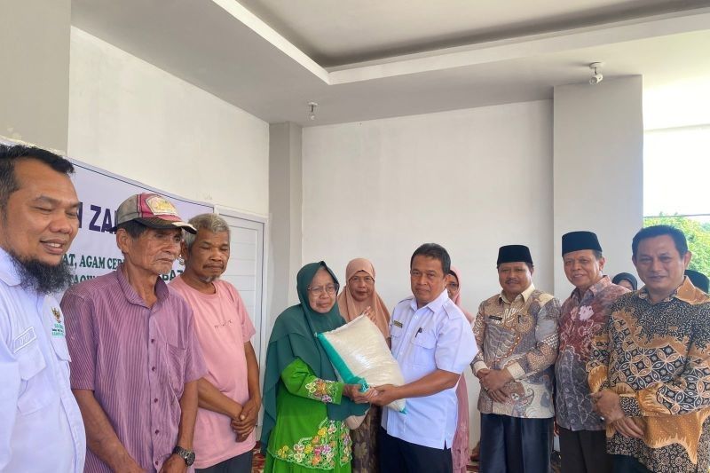 Baznas Agam Salurkan Bantuan untuk Korban Banjir Lahar Dingin Gunung Marapi