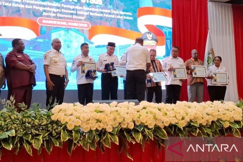 Sukses Tekan Stunting, Tiga Kabupaten di Papua Barat Raih Penghargaan