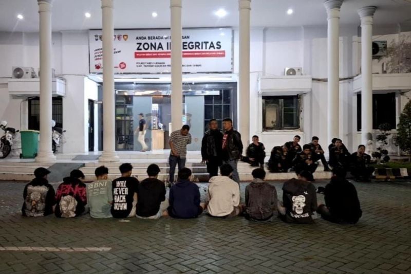 Polisi Gagalkan Tawuran di Surabaya, 10 Pemuda Diamankan