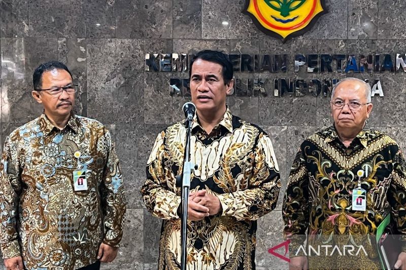 Mentan Tunda Penyaluran Bantuan Beras 10 Kg dan SPHP: Harga Gabah Petani Belum Stabil