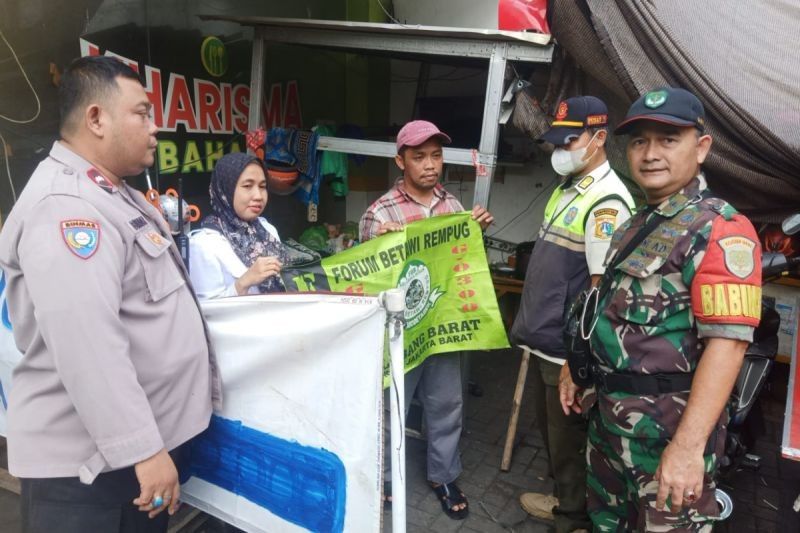 Penertiban Atribut Ormas di Jakarta Pusat Cegah Konflik Sosial