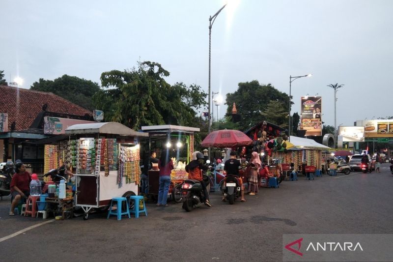 Perda PKL Kudus Akan Ditinjau Ulang: Aturan Zona Larangan Dinilai Banyak Dilanggar