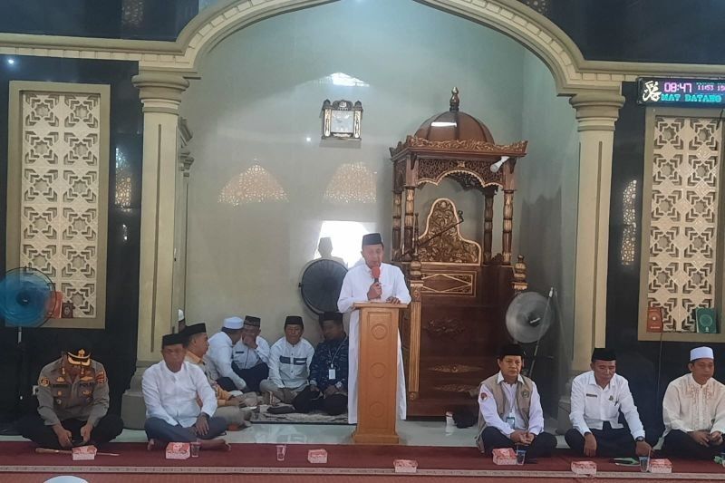 Bupati Touna Berpesan Jaga Kekompakan, 32 JCH Tojo Una-Una Menuju Tanah Suci