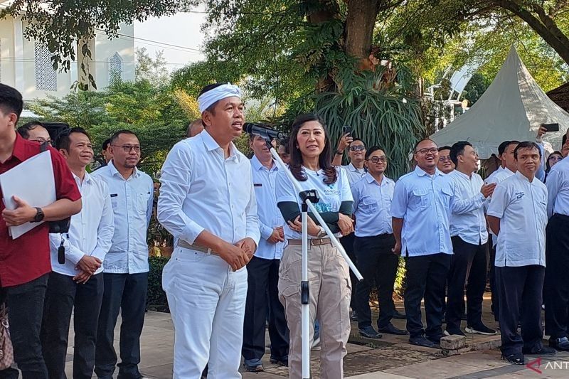 Dedi Mulyadi Larang Wisuda untuk Tekan Maraknya Pinjol di Jabar