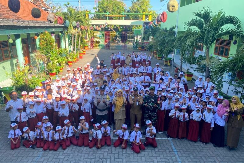 Dindik Madiun Tanamkan Karakter Kepemimpinan pada Siswa Lewat Inspektur Upacara