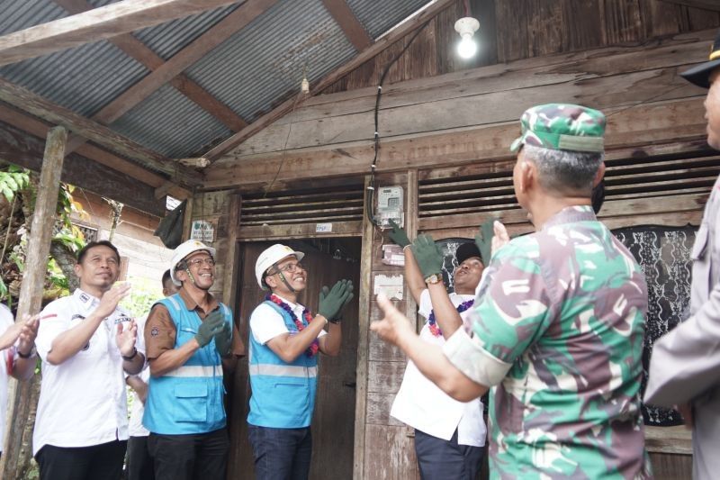 1.296 Desa di Kalimantan Tengah Kini Terang Benderang, Listrik PLN Menjangkau 82,5 Persen!