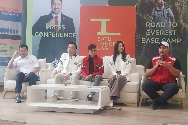 Menpora Dito Ariotedjo Dukung Pendaki Disabilitas Anggi Taklukkan Everest