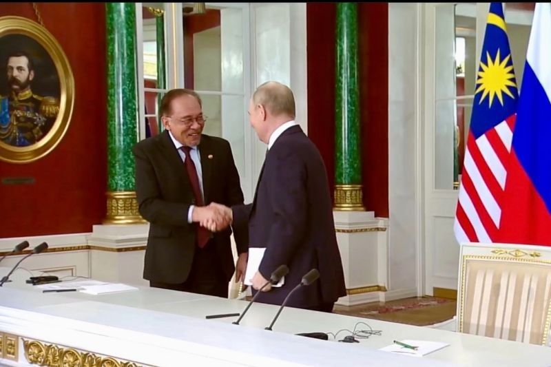 Anwar-Putin Bahas Kerja Sama Baru: Dari Semikonduktor hingga Keanggotaan BRICS