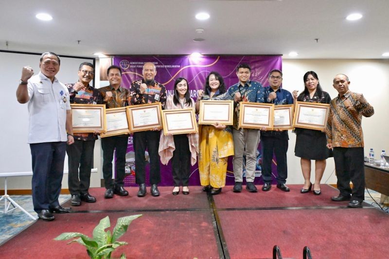 UPBU Kalimarau Raih Penghargaan Pelayanan Prima Kemenhub 2024