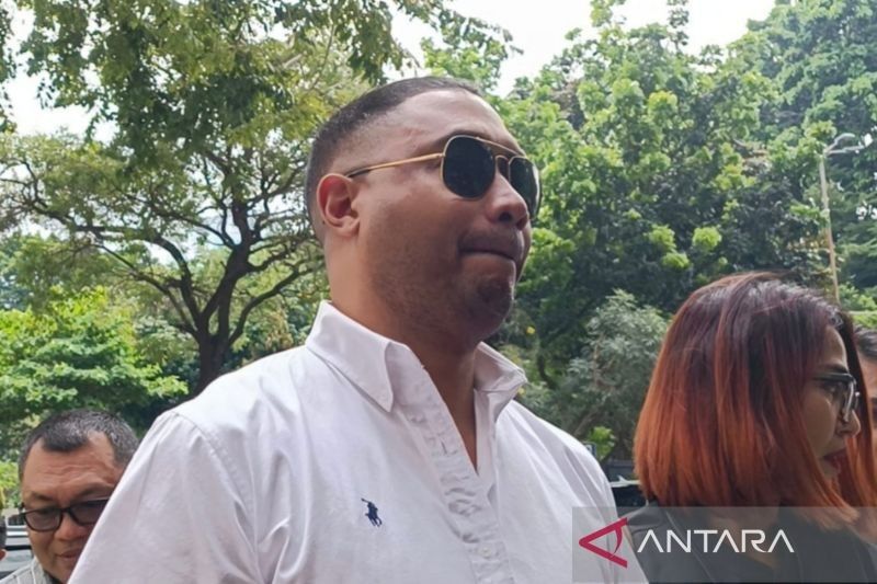 Rayen Pono Berikan Keterangan di Polda Metro Jaya Terkait Laporan Pencemaran Nama Baik terhadap Ahmad Dhani