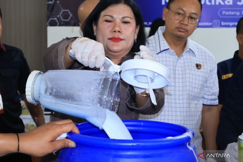 BNN Sumbar Musnahkan 6,8 Kg Sabu-sabu Jaringan Keluarga di Payakumbuh