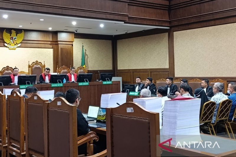 Korupsi Emas Antam: Enam Mantan Pejabat Dituntut 9 Tahun Penjara