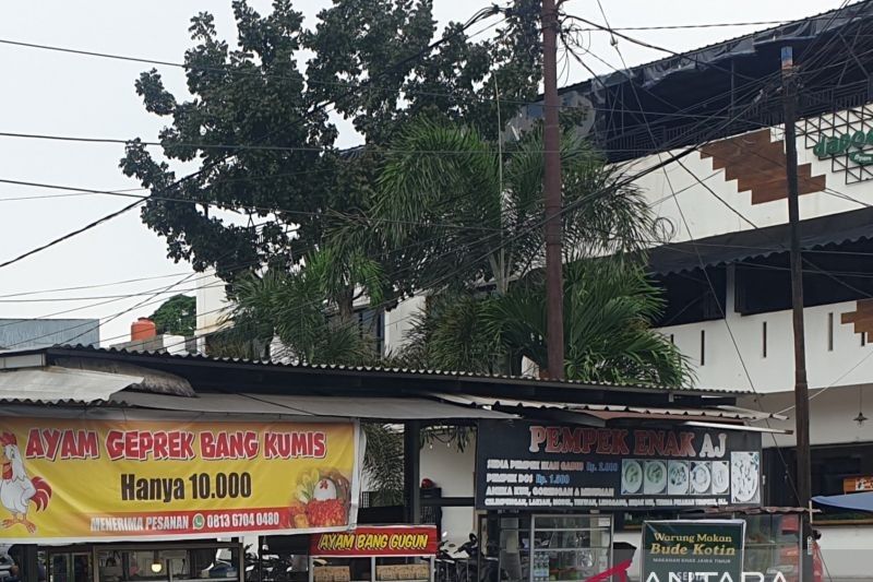 Pemkot Palembang Fokus Tertibkan Kabel Internet Semrawut di Enam Kecamatan