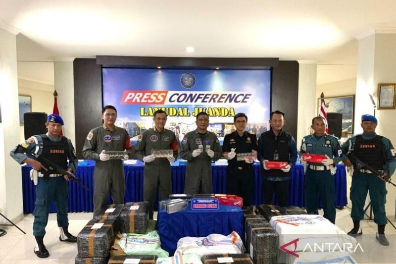 TNI AL dan Bea Cukai Gagalkan Penyelundupan 1,4 Ton Rokok Ilegal di Bandara Juanda
