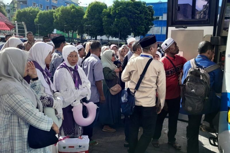 321 Calon Haji Kota Ambon Resmi Dilepas, Berangkat Menuju Tanah Suci