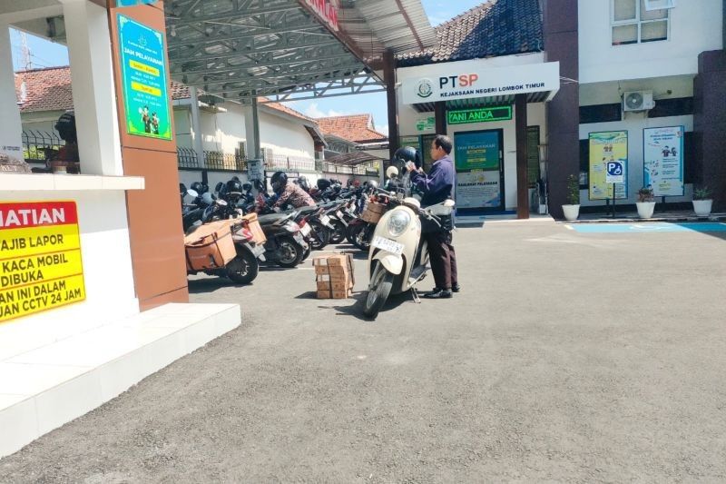 Puluhan Kasek SD di Lombok Timur Diperiksa Kejaksaan Terkait Dugaan Korupsi Chromebook