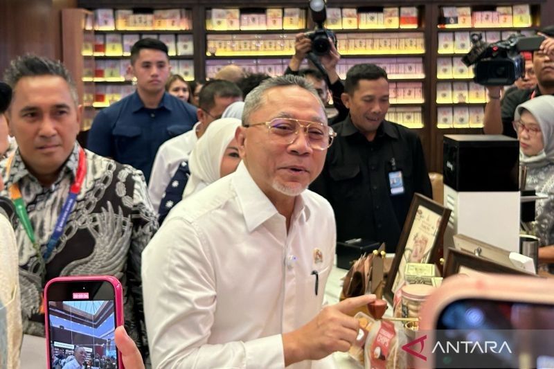 Ekspor Kelapa Bulat Berlanjut, Zulhas Pastikan Tak Ada Penghentian