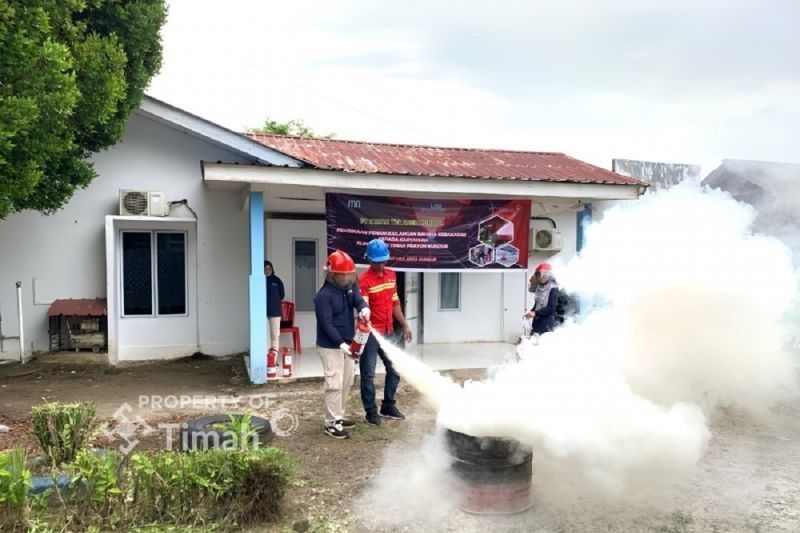Karyawan Klinik Pratama Timah Dilatih Tanggulangi Kebakaran