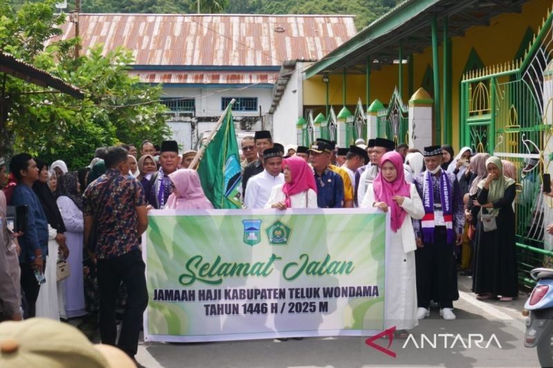 18 Calon Haji Teluk Wondama Berangkat ke Tanah Suci, Wabup Berpesan Jaga Kesehatan dan Kekompakan
