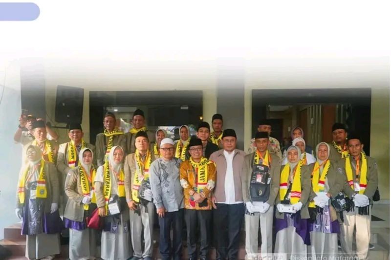 17 Calon Haji Kota Mataram Berangkat ke Tanah Suci, Doakan Kota Mataram!