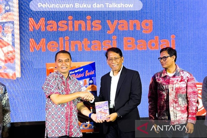 Dirut KAI Luncurkan Buku