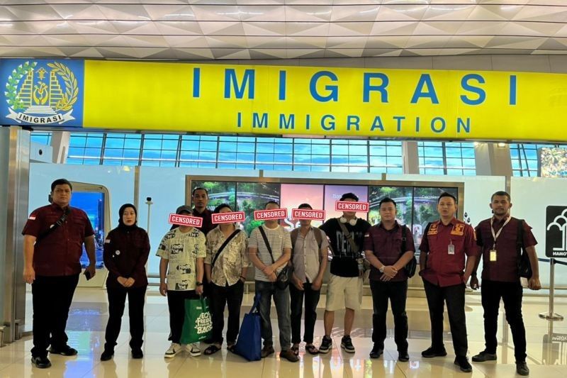 8 WNA China dideportasi dari Banggai: Salahgunakan Visa Kunjungan Wisata