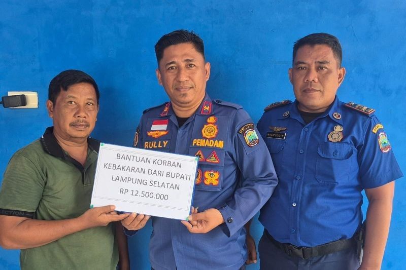 Pemkab Lampung Selatan Beri Bantuan Rp25 Juta untuk Korban Kebakaran di Kalianda