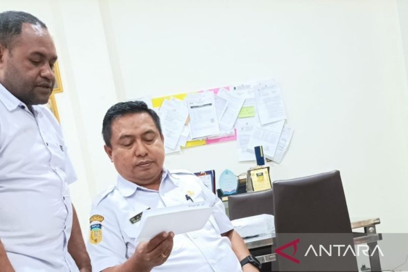 Pemkab Supiori Bayar Gaji ke-13 Sebesar Rp11,3 Miliar untuk 3.191 ASN