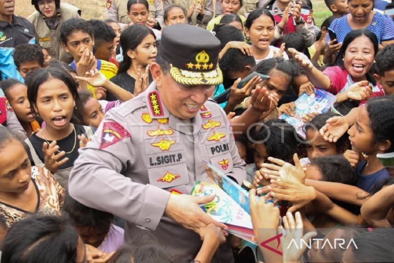 Kapolri Resmikan Aspol dan Beri Bansos di Samarinda
