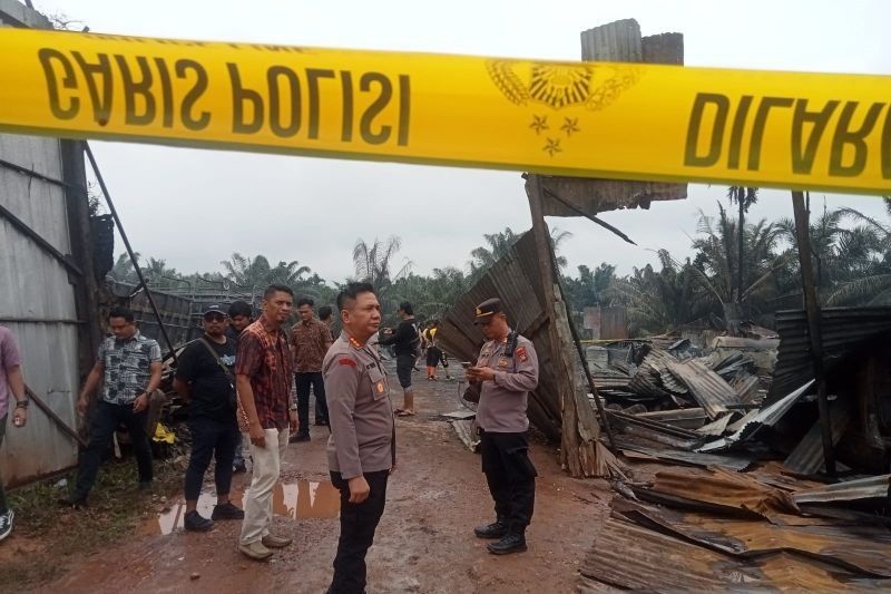 Gudang Minyak Ilegal di Jambi Terbakar, Diduga Akibat Pengisian BBM Ilegal