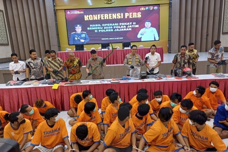 Polda Jatim Ungkap 1.863 Kasus Premanisme dalam Operasi Pekat Semeru 2025
