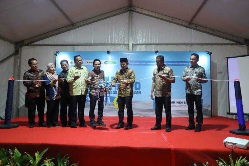 Kapal Gratis Antar Pencari Kerja di Kepulauan Seribu Menuju Bursa Kerja