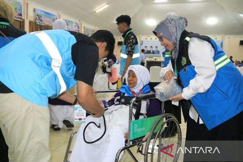 Calon Haji Sumbar Diminta Berihram di Embarkasi Padang