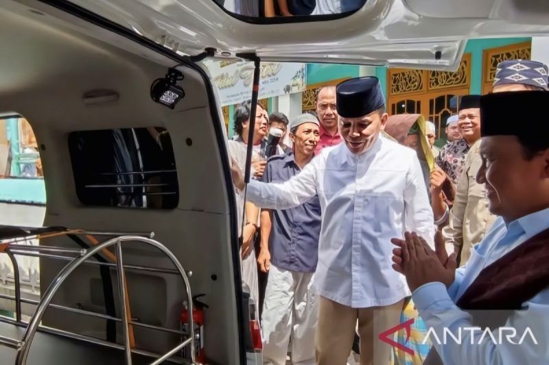 Gubernur Kalteng Serahkan Dua Ambulans untuk Permukiman Padat Penduduk Palangka Raya