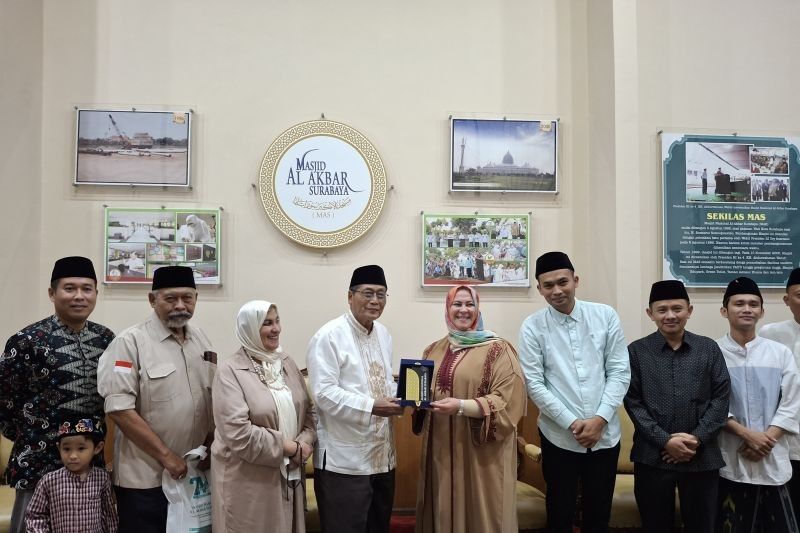 Guru Besar Maroko Kagum Arsitektur Masjid Al-Akbar Surabaya dan Toleransi Beragama di Indonesia