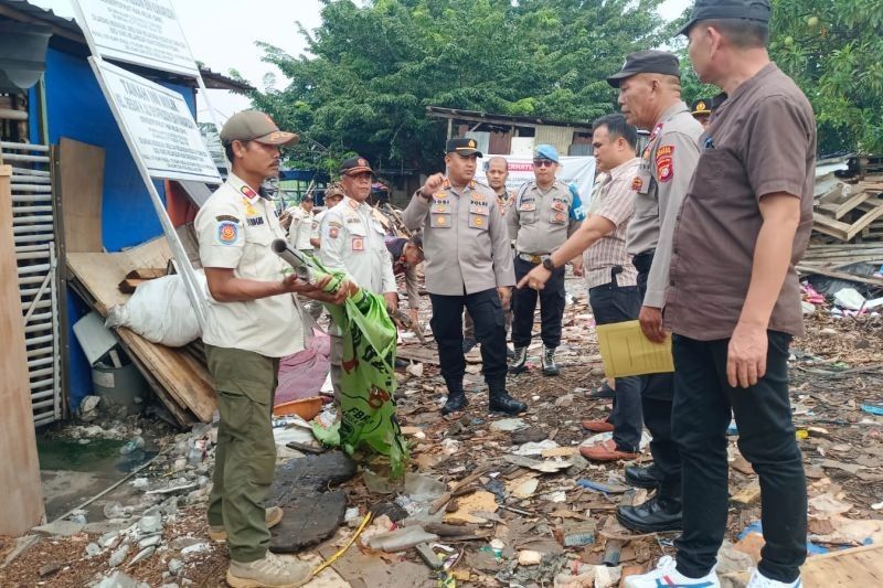 Polisi Bongkar Posko Ormas di Cilincing, Jakarta Utara: Operasi Berantas Jaya 2025 Berjalan Aman