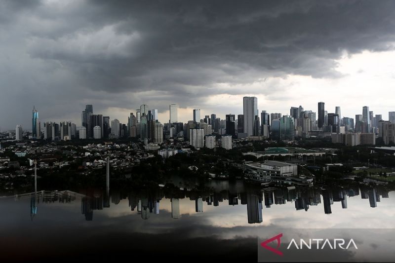 Prakiraan Cuaca Jakarta Sabtu: Pagi Berawan Tebal, Malam Hujan di Beberapa Wilayah