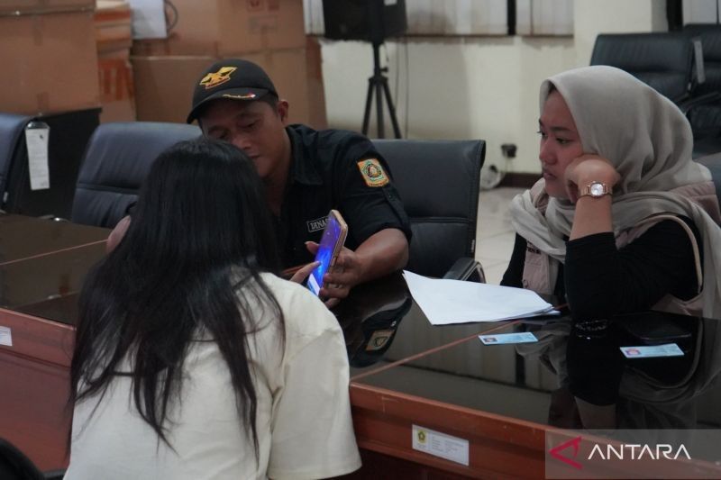 Satpol PP Bogor Ciduk 11 Wanita Diduga PSK Online di Aplikasi MiChat