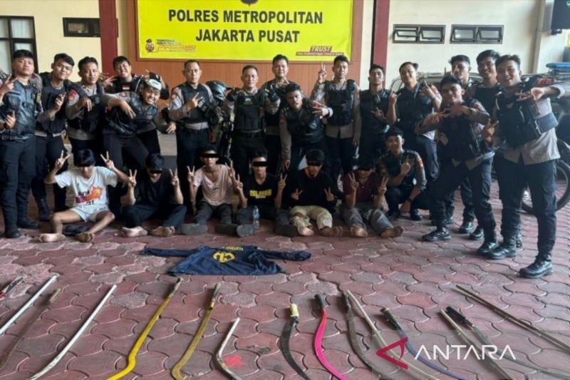 Polisi Ciduk Enam Remaja Hendak Tawuran di Senen, Jakpus: Bawa 10 Senjata Tajam!